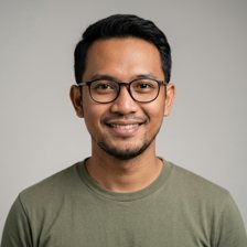 Bayu, pemilik online shop busana